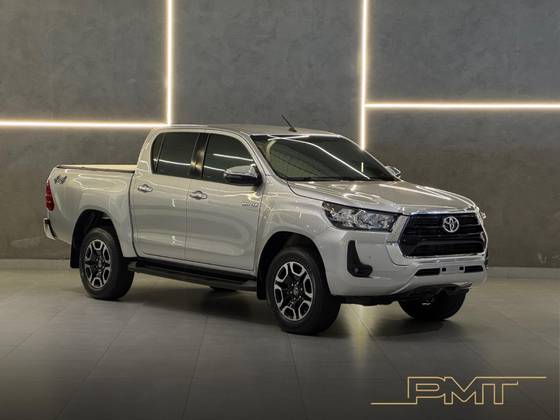 TOYOTA HILUX 2.8 D-4D TURBO DIESEL CD SRV 4X4 AUTOMÁTICO TOYOTA HILUX 2.8 D-4D TURBO DIESEL CD SRV 4X4 AUTOMÁTICO